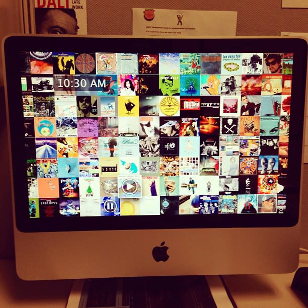 Playing albums using iTunes cover art screen saver